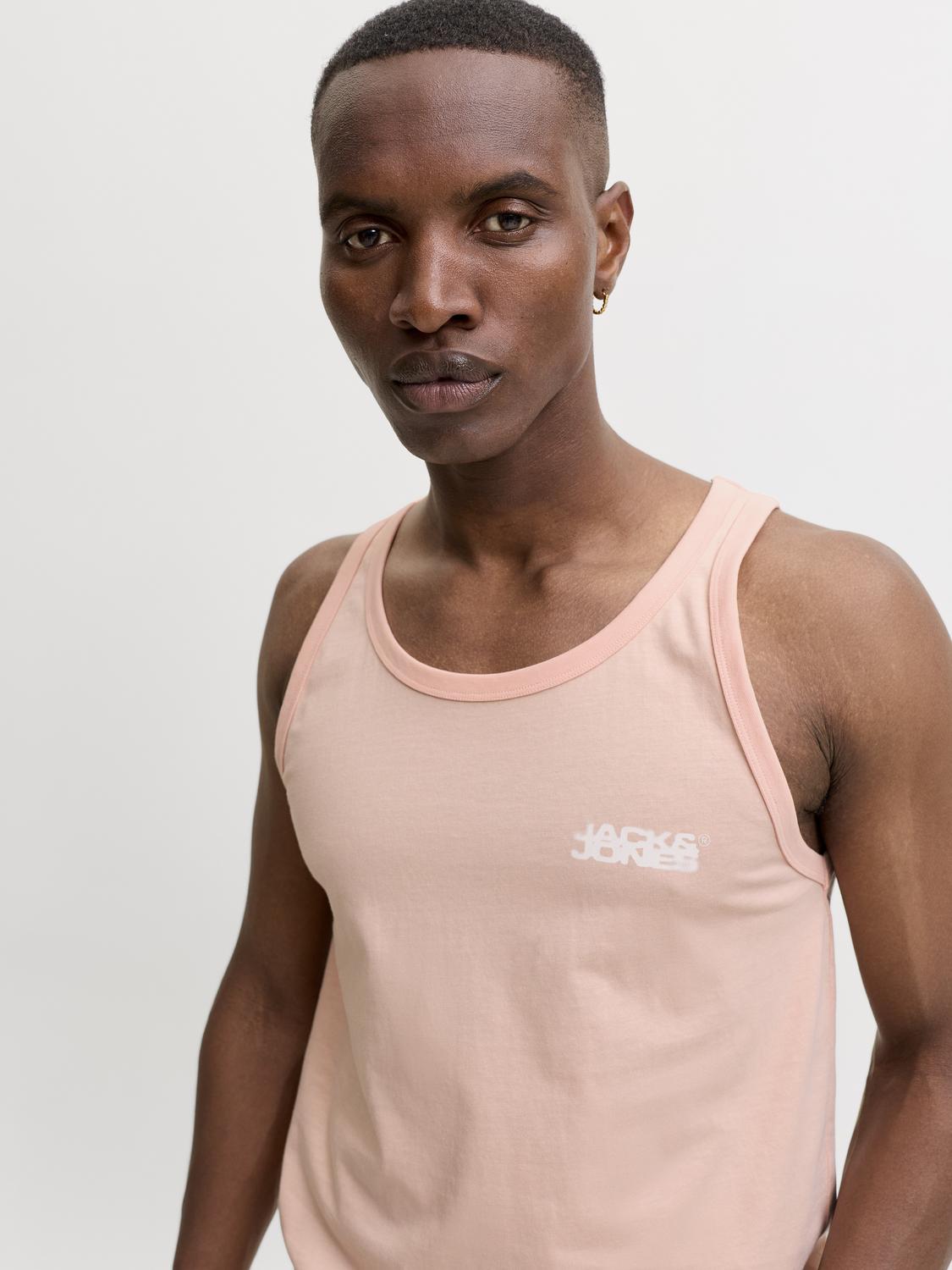 model_shot-creative